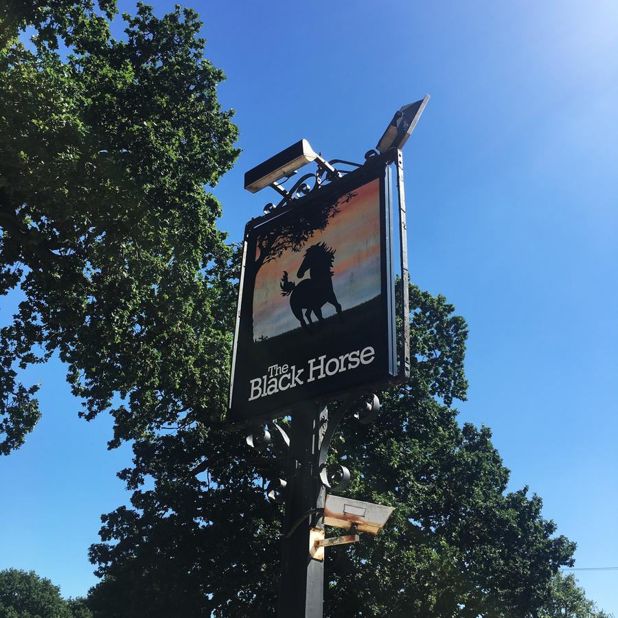 The Black Horse At Ireland Shefford Exteriör bild